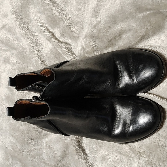 Frye Shoes - Frye Black Leather Ankle Boots size 6.5